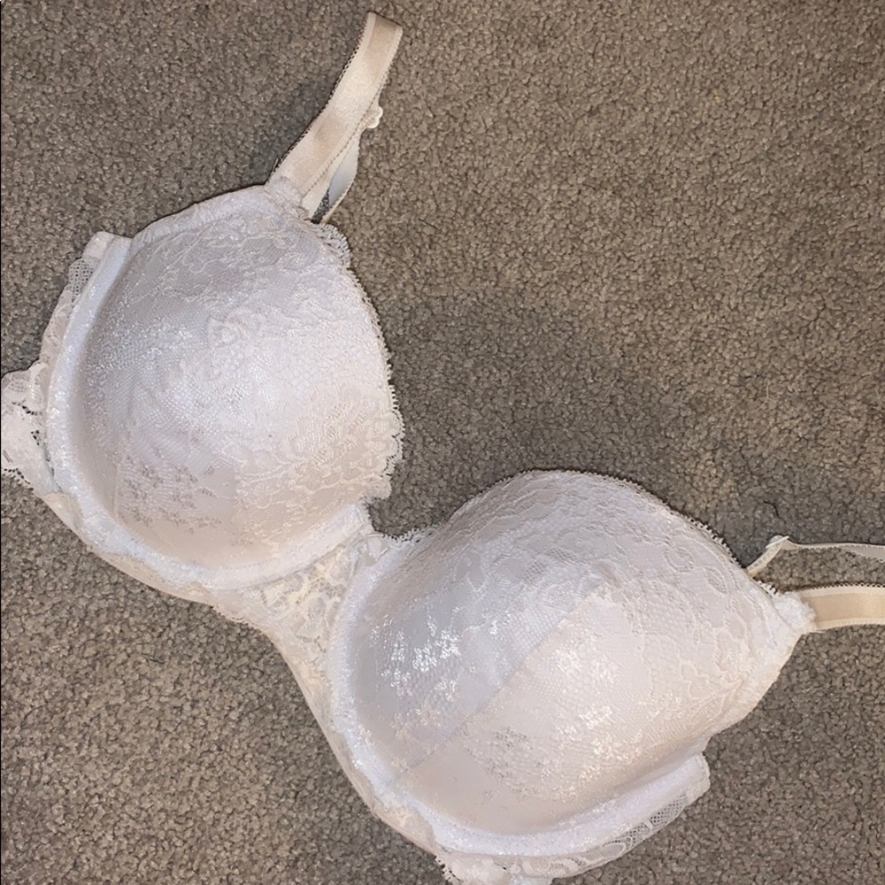 BEAUTIFUL Victoria’s Secret 34DD Lined Demi